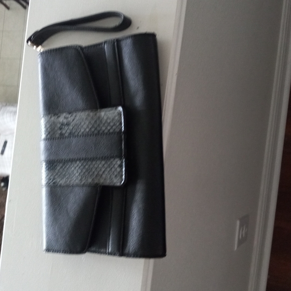NEVER USED NEW WITHOUT TAGS Black pocketbook clutch - Picture 1 of 4